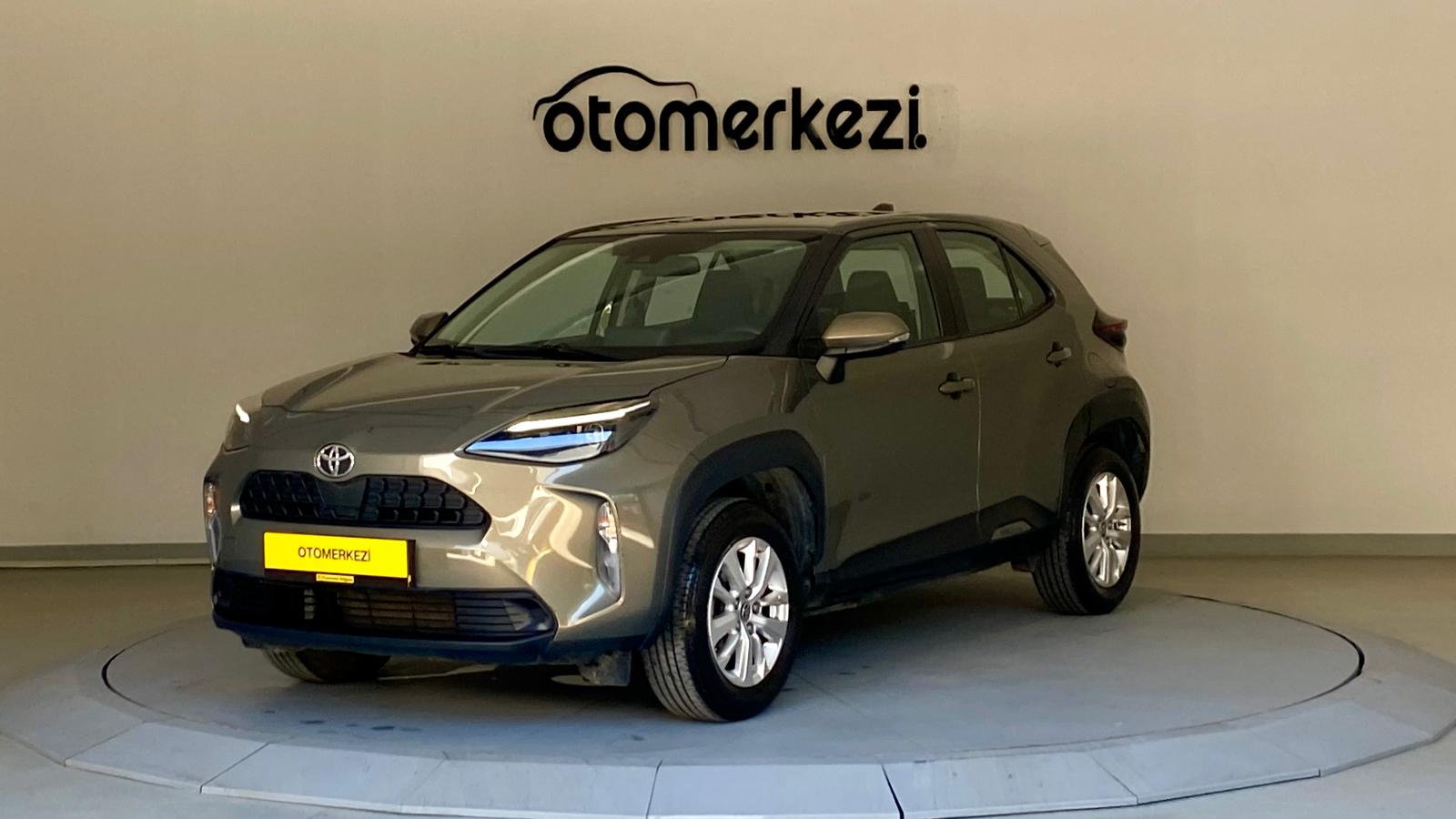 TOYOTA YARIS 1